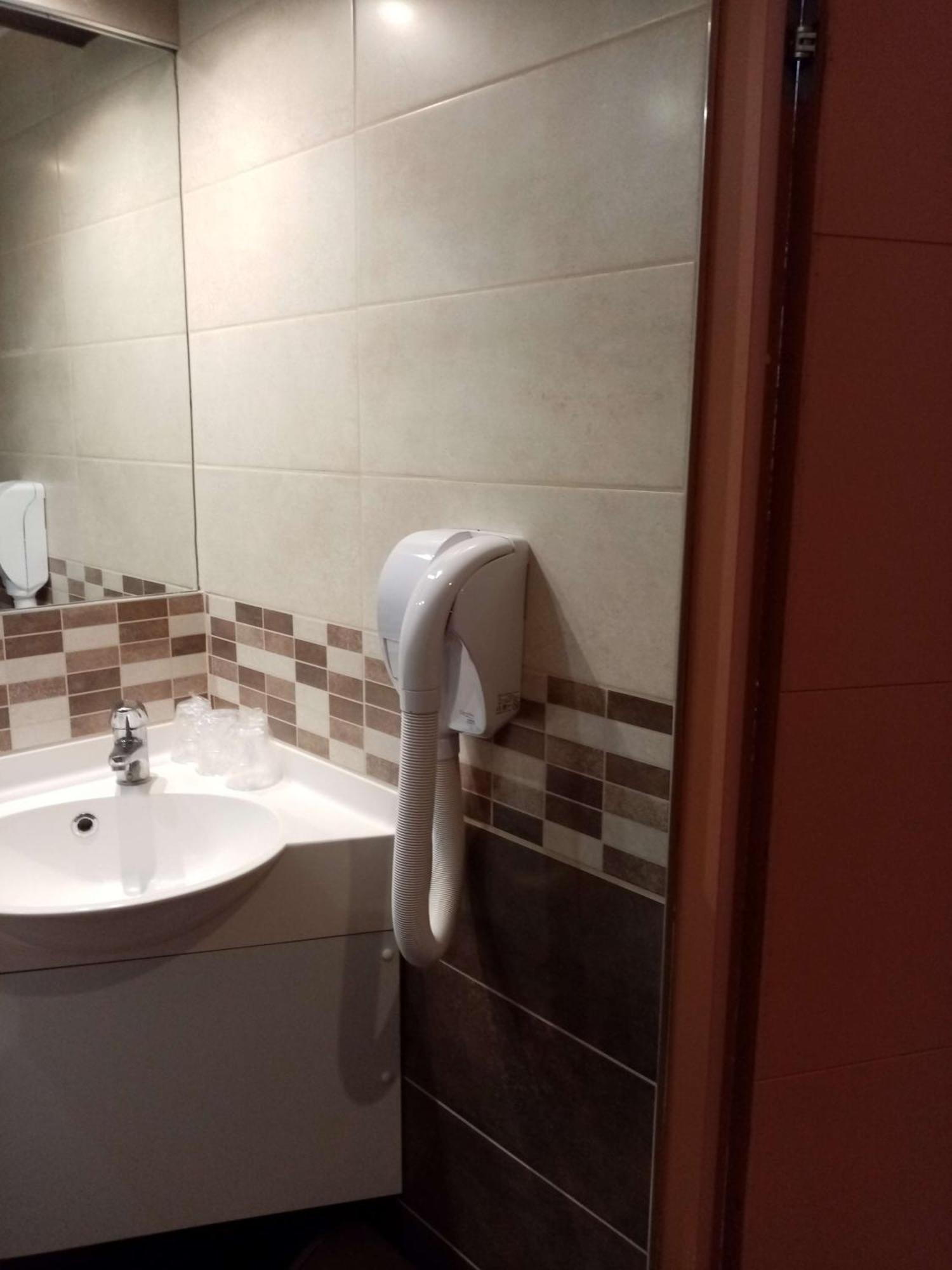 Brit Hotel St-Quentin/Nord Fayet  Dış mekan fotoğraf