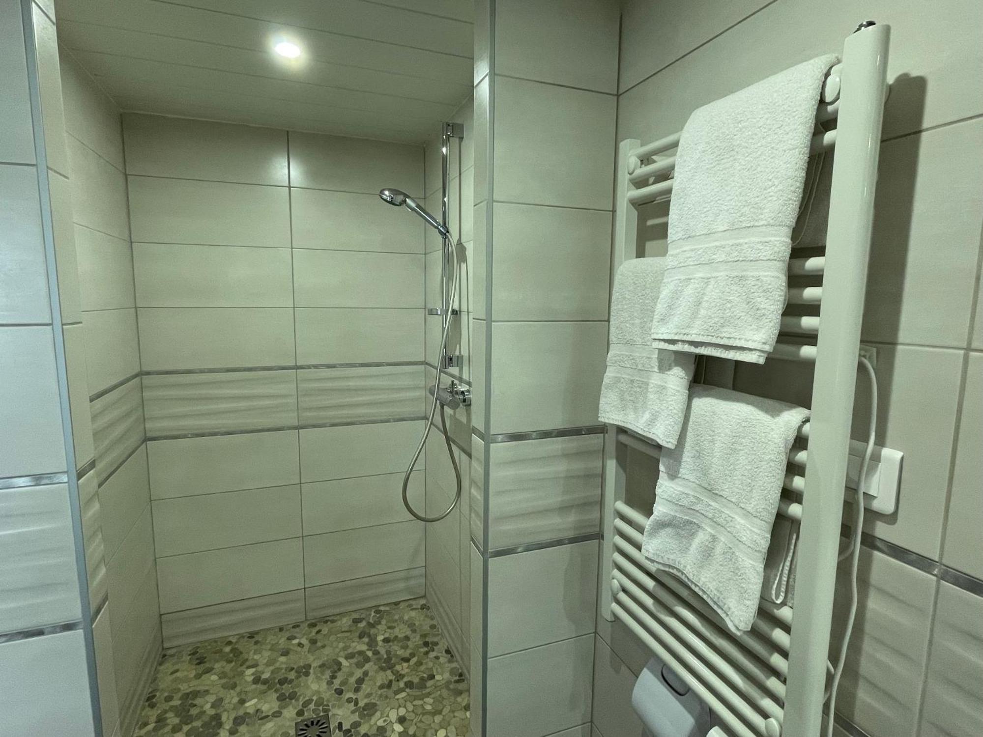 Brit Hotel St-Quentin/Nord Fayet  Dış mekan fotoğraf