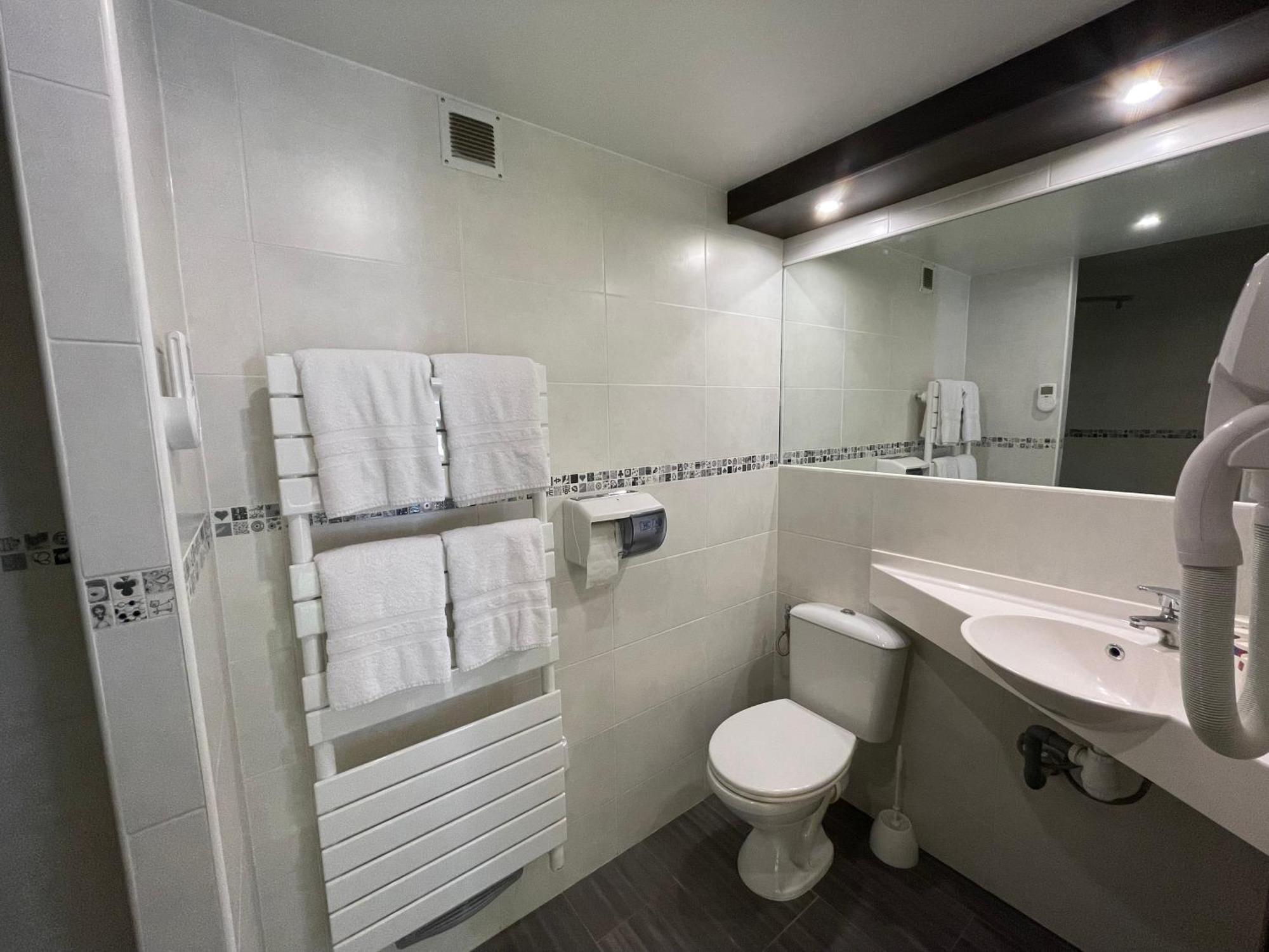 Brit Hotel St-Quentin/Nord Fayet  Dış mekan fotoğraf