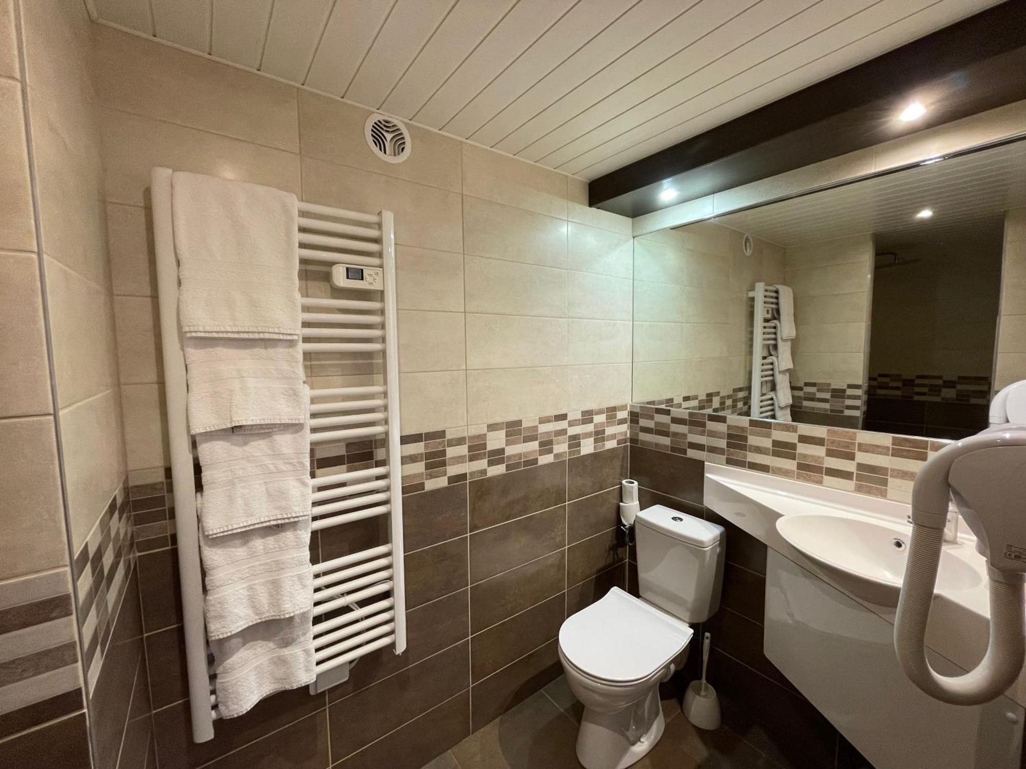 Brit Hotel St-Quentin/Nord Fayet  Dış mekan fotoğraf