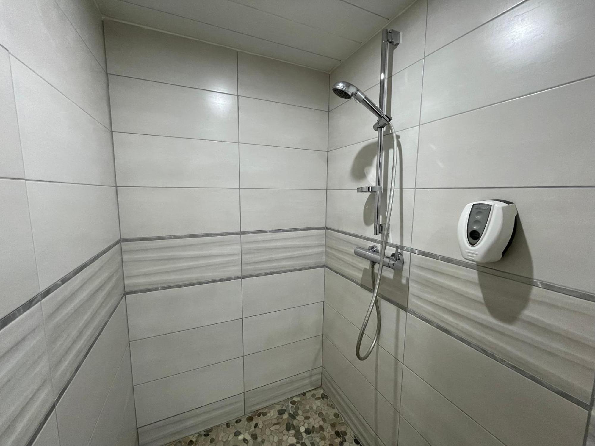 Brit Hotel St-Quentin/Nord Fayet  Dış mekan fotoğraf