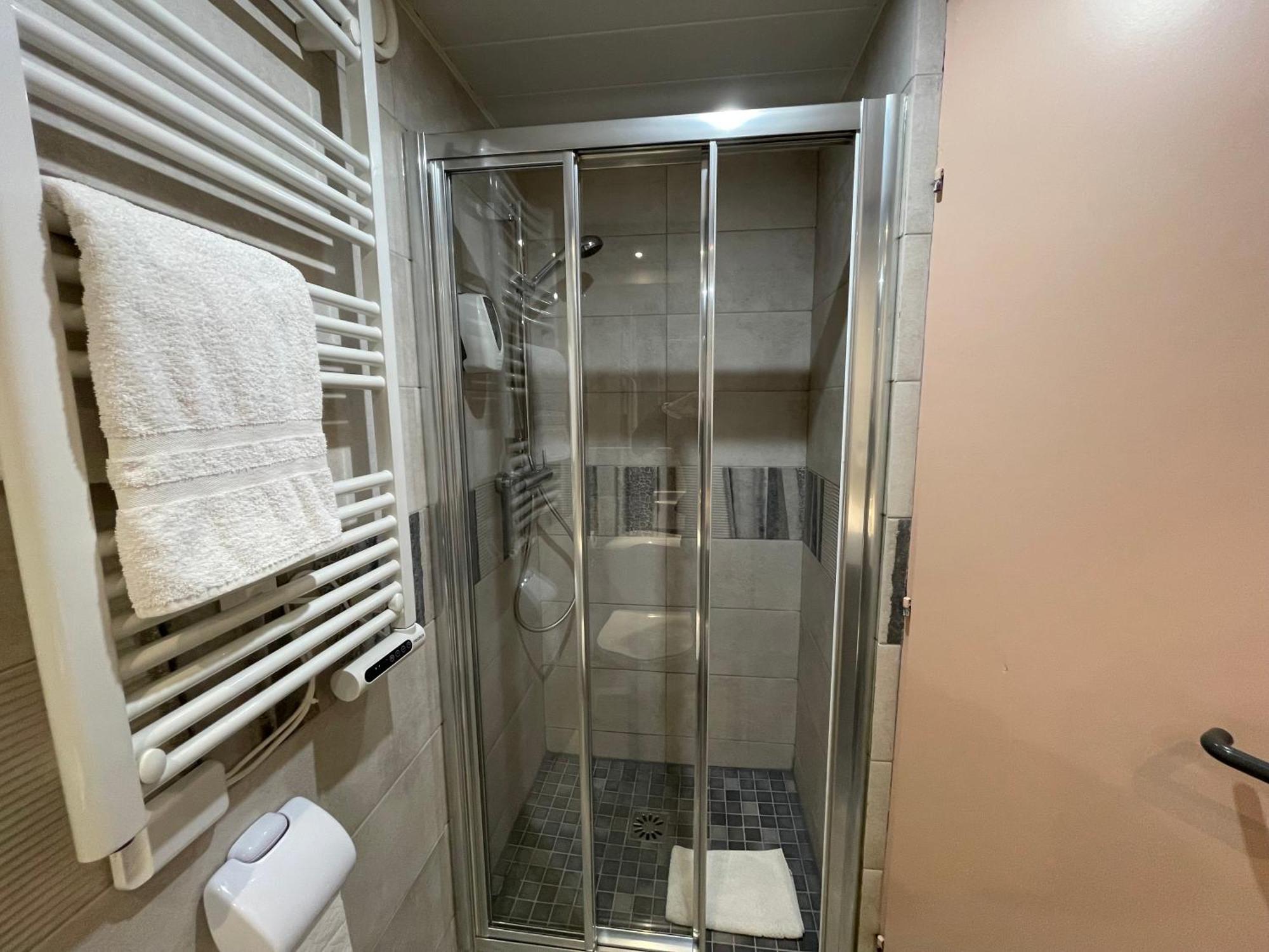 Brit Hotel St-Quentin/Nord Fayet  Dış mekan fotoğraf